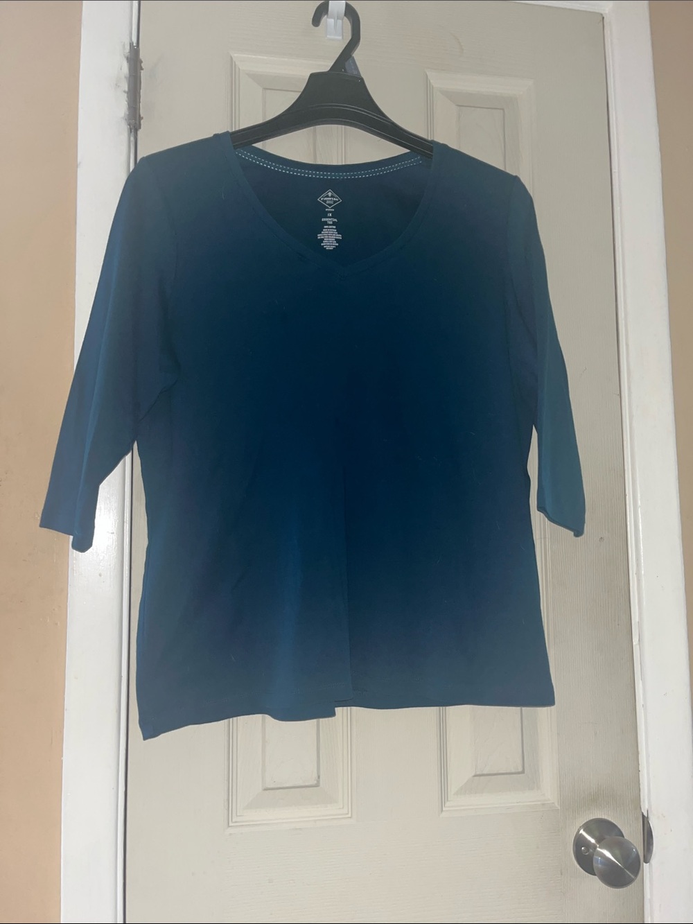 St. John's Bay Navy V-Neck 3/4 Sleeve Top